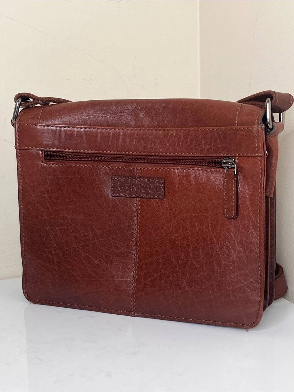 Genicci Premium Brown Leather Messenger Bag with Multiple Zip Pockets EUC